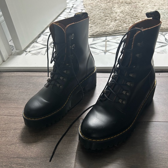 LEONA WOMEN'S VINTAGE SMOOTH LEATHER HEELED BOOTS size 8 W - Picture 5 of 6